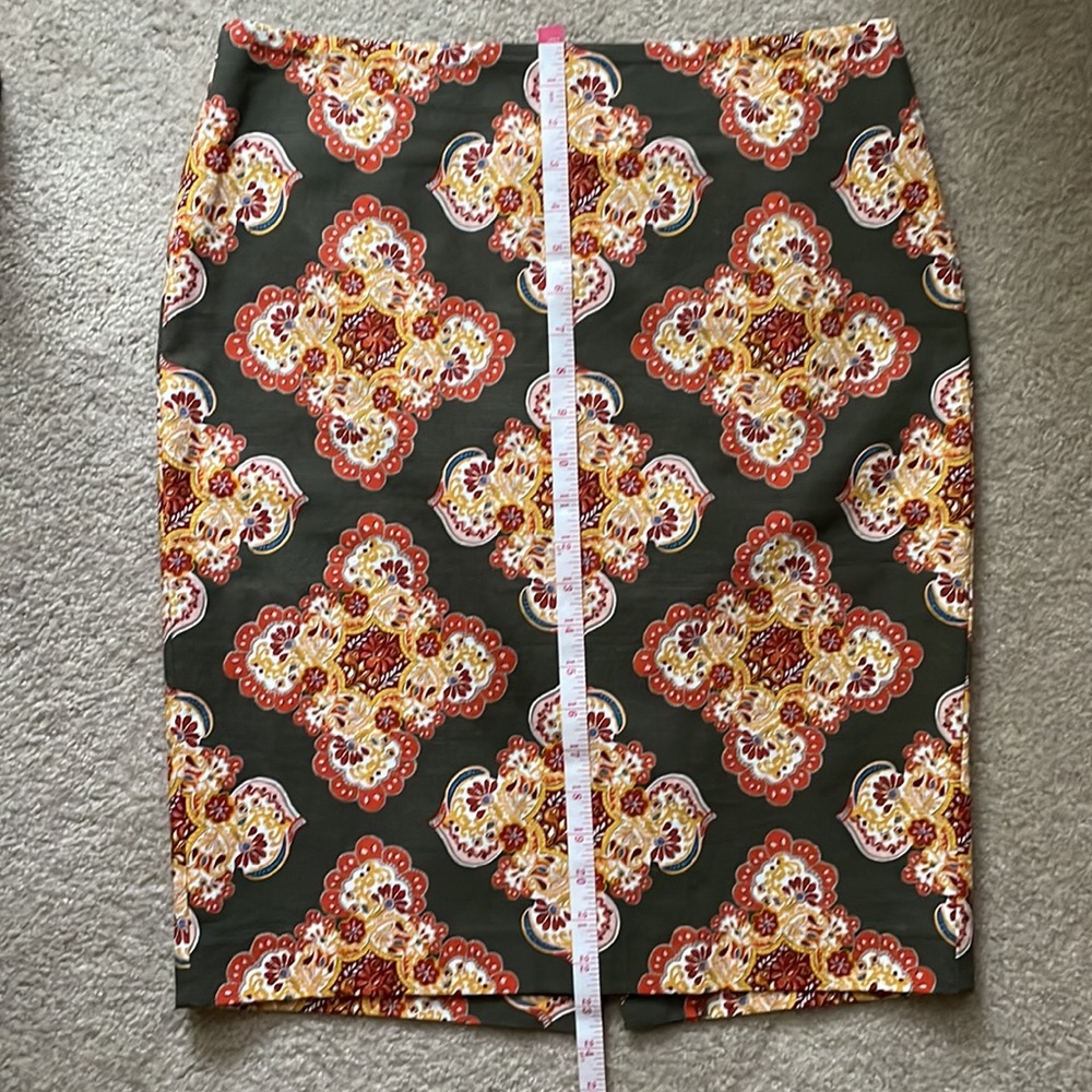Loft pencil skirt. Size 10. - Picture 11 of 11